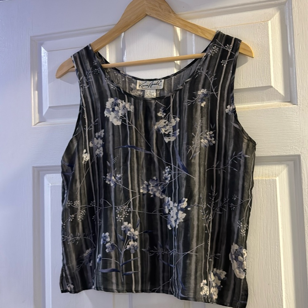 Karen Arnold Woman Grey flowers 100% Silk Top, Size Medium
